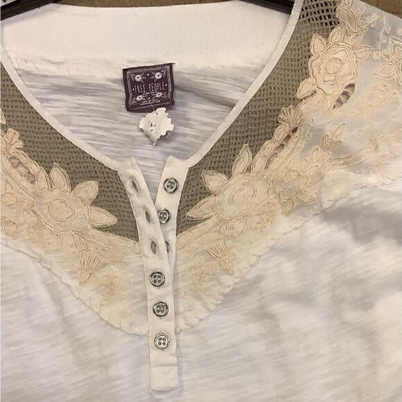 47- FREE PEOPLE CREAMY LACE EMBROIDERED ruffle BOHO BUTTON HENLEY SHIRT - Picture 2 of 5